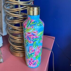 Lily Pulitzer Water bottle. NEVER BEEN USED